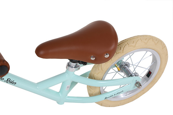 Verstelbaar zadel (36-44 cm).