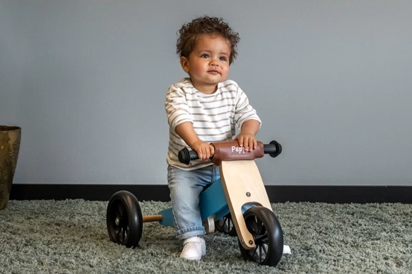 Optioneel: bruine kinbeschermer met naam