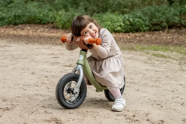 Jill met de optionele bruine kinbeschermer