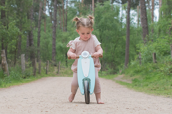 Evi is 1,5 jaar en 80 cm lang.