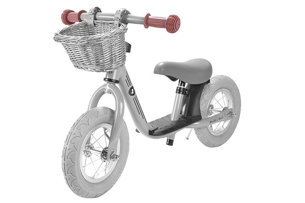 Stoere loopfiets met bruine handvaten.