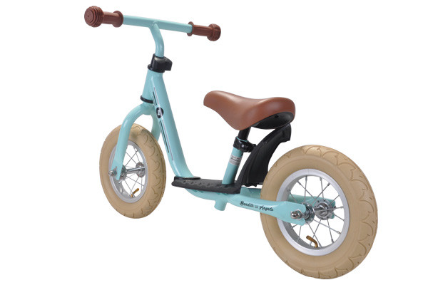 Bruin zadel en veiligheidshandvaten.