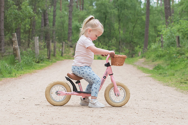 Phileine met het optionele stuurmandje.