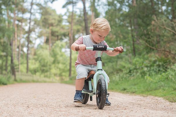 Lars is 2,5 jaar oud en 92 cm lang.
