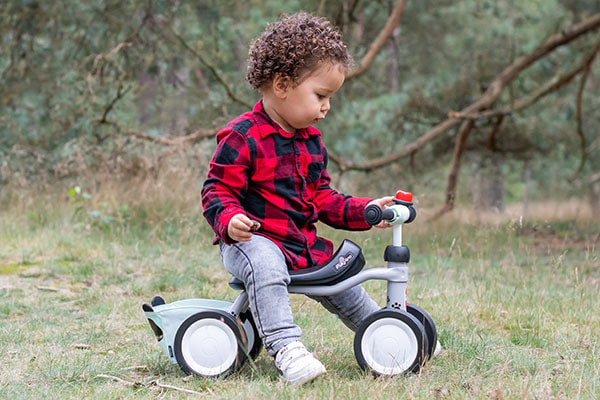 Bora is 2 jaar oud en 98 cm lang