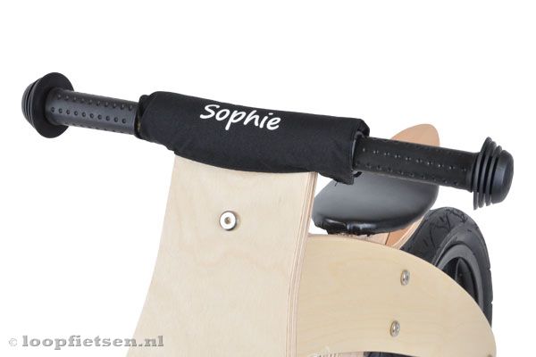 Optioneel: kinbeschermer met naam.