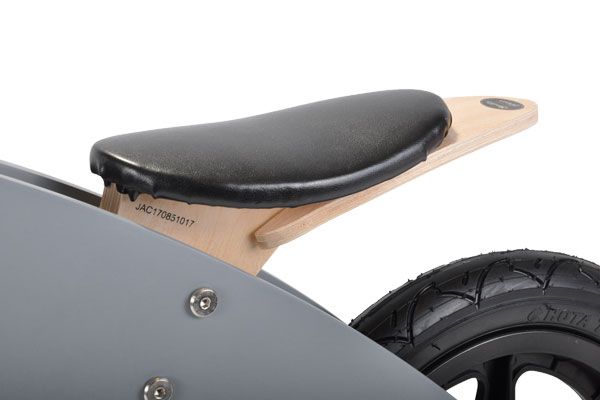 In hoogte verstelbaar zadel.