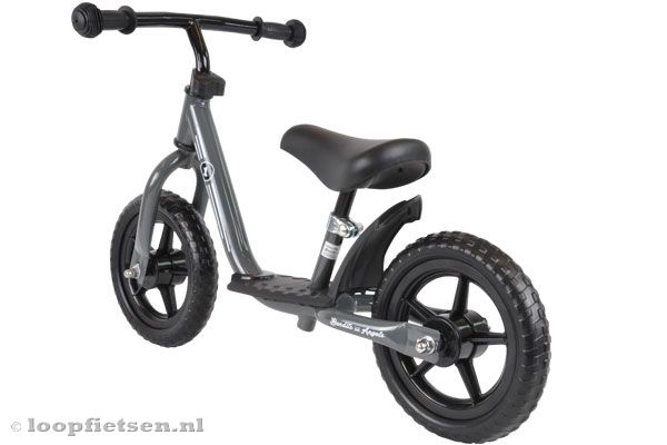 Stoere donker grijze kleur.