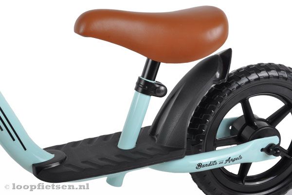 Voetenplank met veiligheidsspatbord.