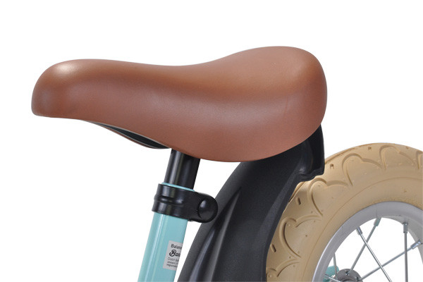 In hoogte verstelbaar zadel.