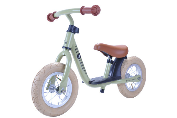 Lage instap en voetenplank.