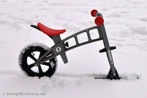 Met de FirstBike in de sneeuw.