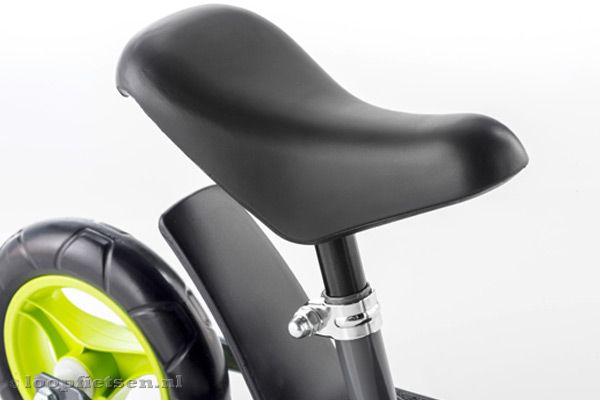 Met ergonomisch verstelbaar zadel.