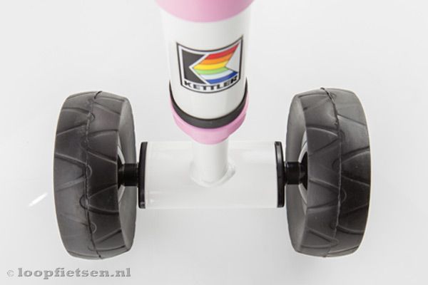 Met geluidsarme wielen.