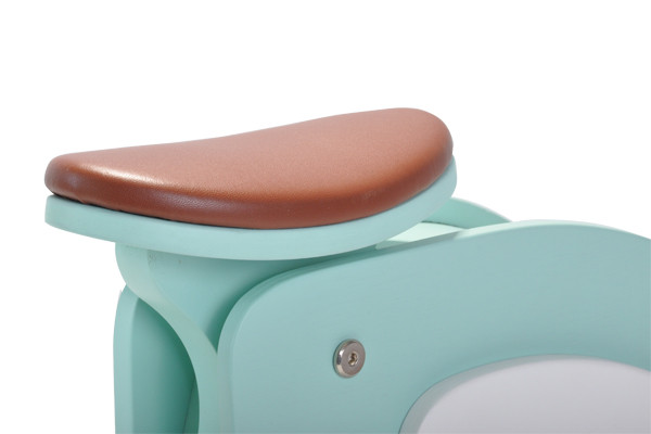 In hoogte verstelbaar zadel.