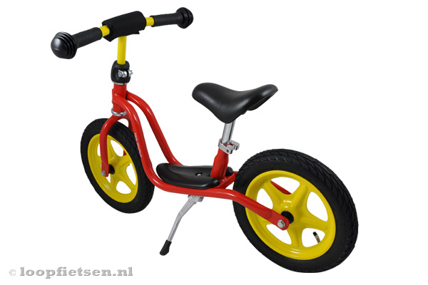 Loopfiets is voorzien van een standaard.