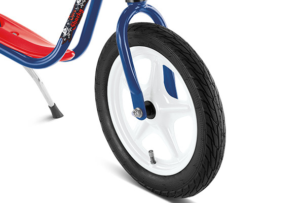 Met rubberen luchtbanden met profiel.