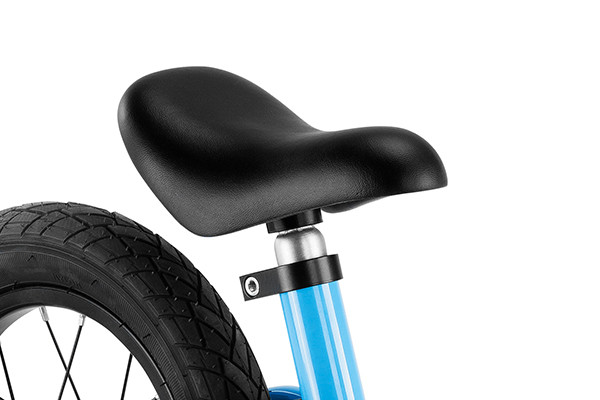 In hoogte verstelbaar zadel.