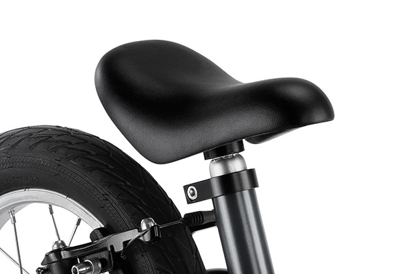 In hoogte verstelbaar zadel.
