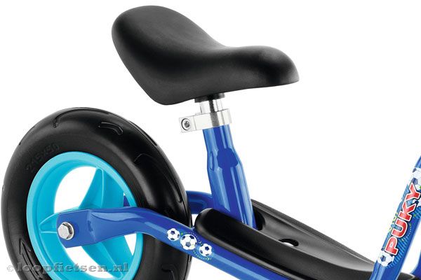 Het zadel en het stuur zijn in hoogte verstelbaar.