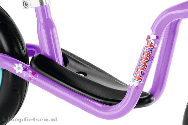 Voetenplank met lage instap.