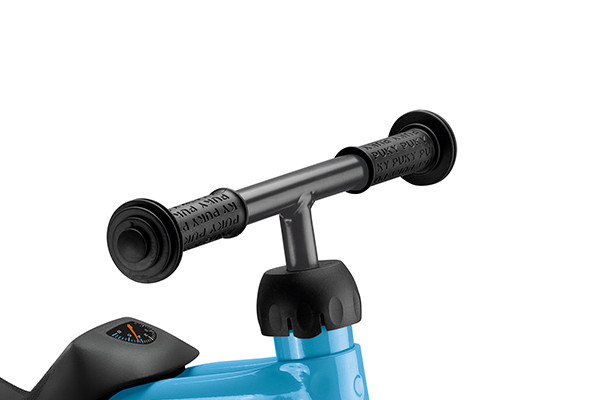 Met stuurbegrenzing en veiligheidshandvatten.