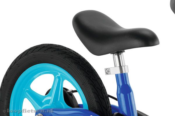 Met een in hoogte verstelbaar zadel (34-44 cm).