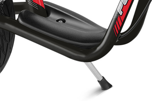 Lage instap, voetenplank en een standaard.