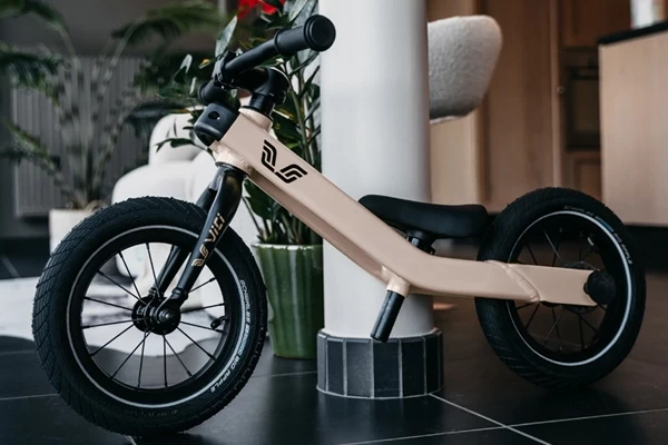 Stoere fiets in beige kleur