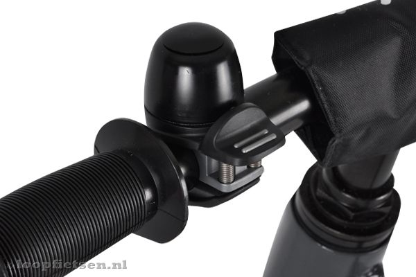 De Widek Compact II bel gemonteerd op het stuur.