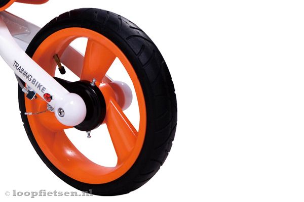 Bevat kunststof velgen.