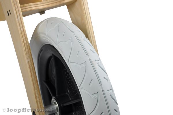 Witte luchtbanden met licht profiel.