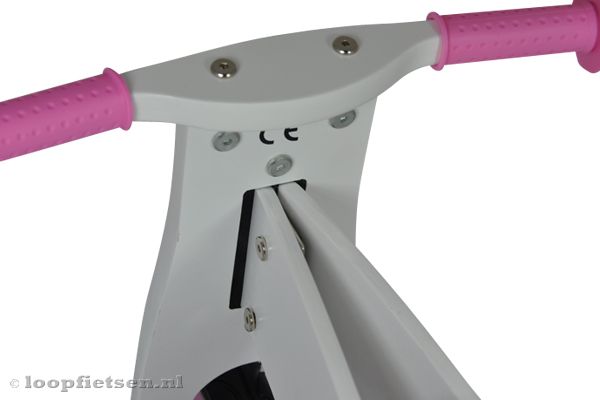 Stevig houten frame.