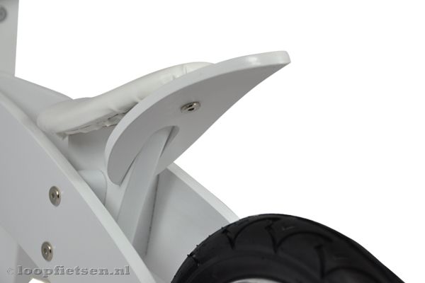 Stoer spatbord aan de achterkant.